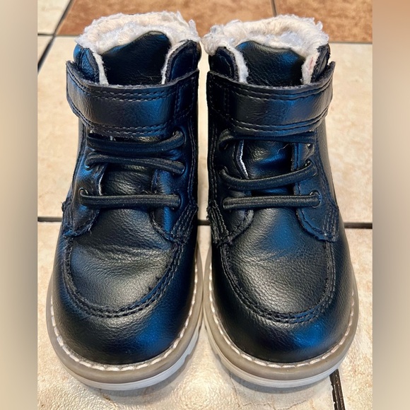Old Navy Toddler Baby Boy Black Boots with Faux Fur inside size 6 - Picture 2 of 6